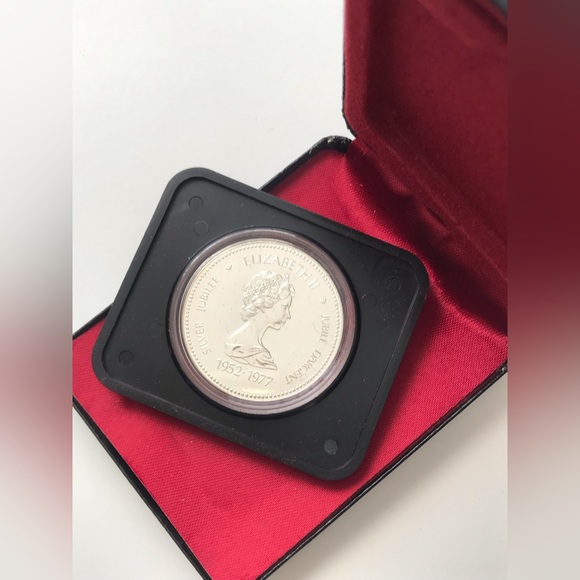 SILVER •Throne of the Senate • One Dollar • Canada• Silver Jubilee 1952-1977 - Picture 5 of 6